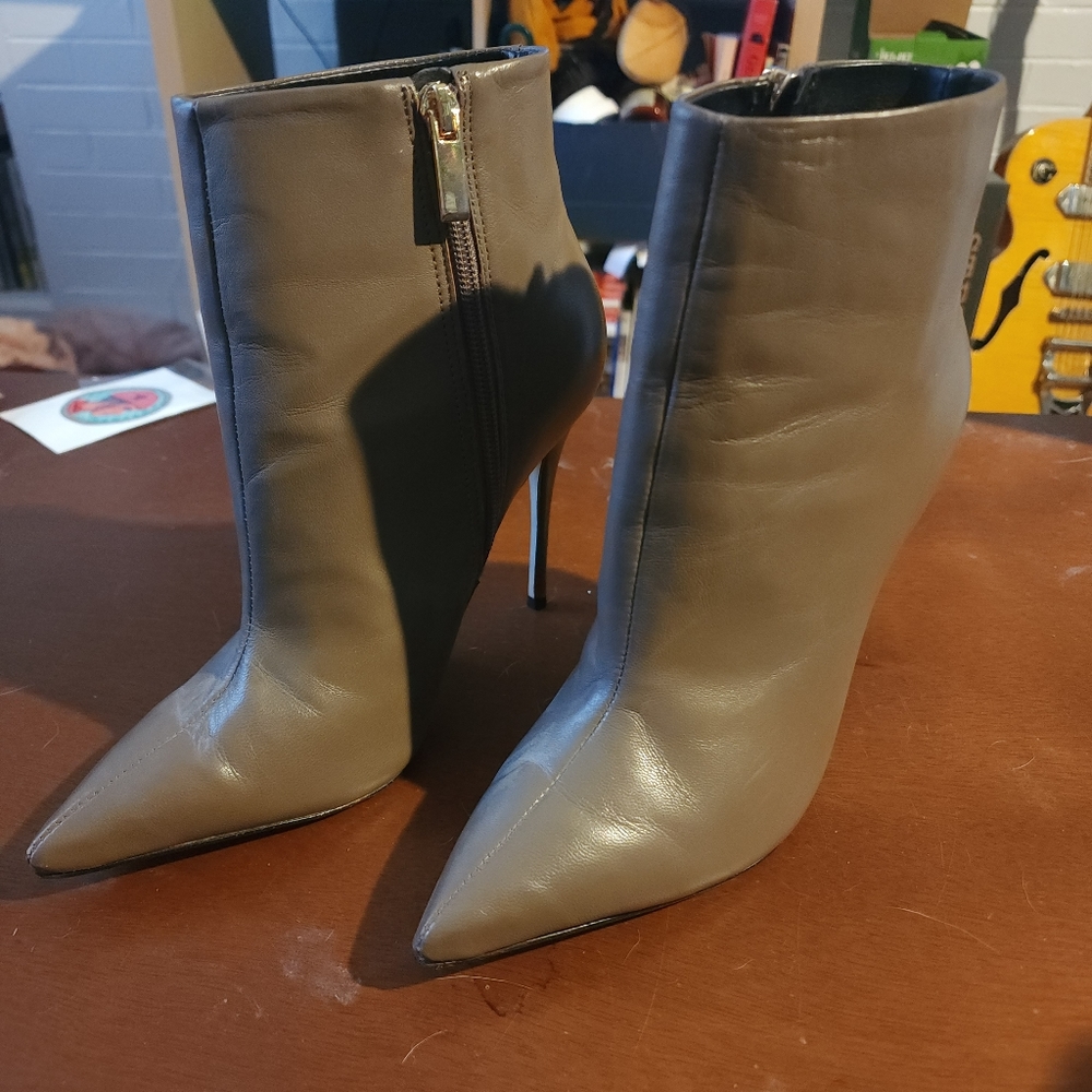 Saks Fifth Ave ankle boot heel